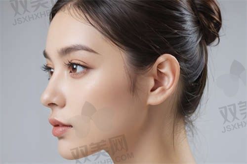 芜湖伊莱美医疗美容翟奔宇眼修复价格8000元起，可修复双眼皮/眼袋等