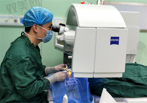 重庆西南医院眼科近视手术价格大比拼，顺便再看看近视手术医生哪个好