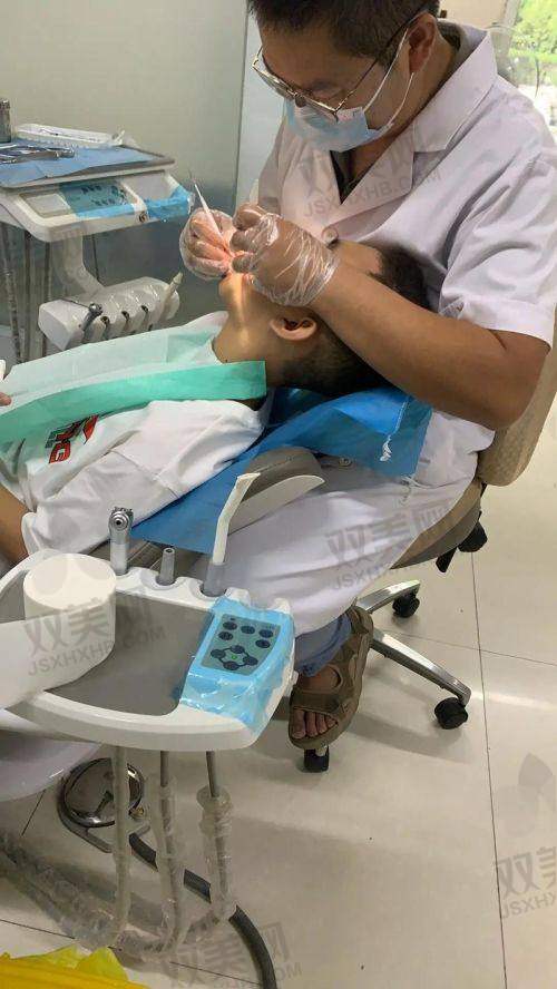 正畸摇椅弓使用时的疼痛感受